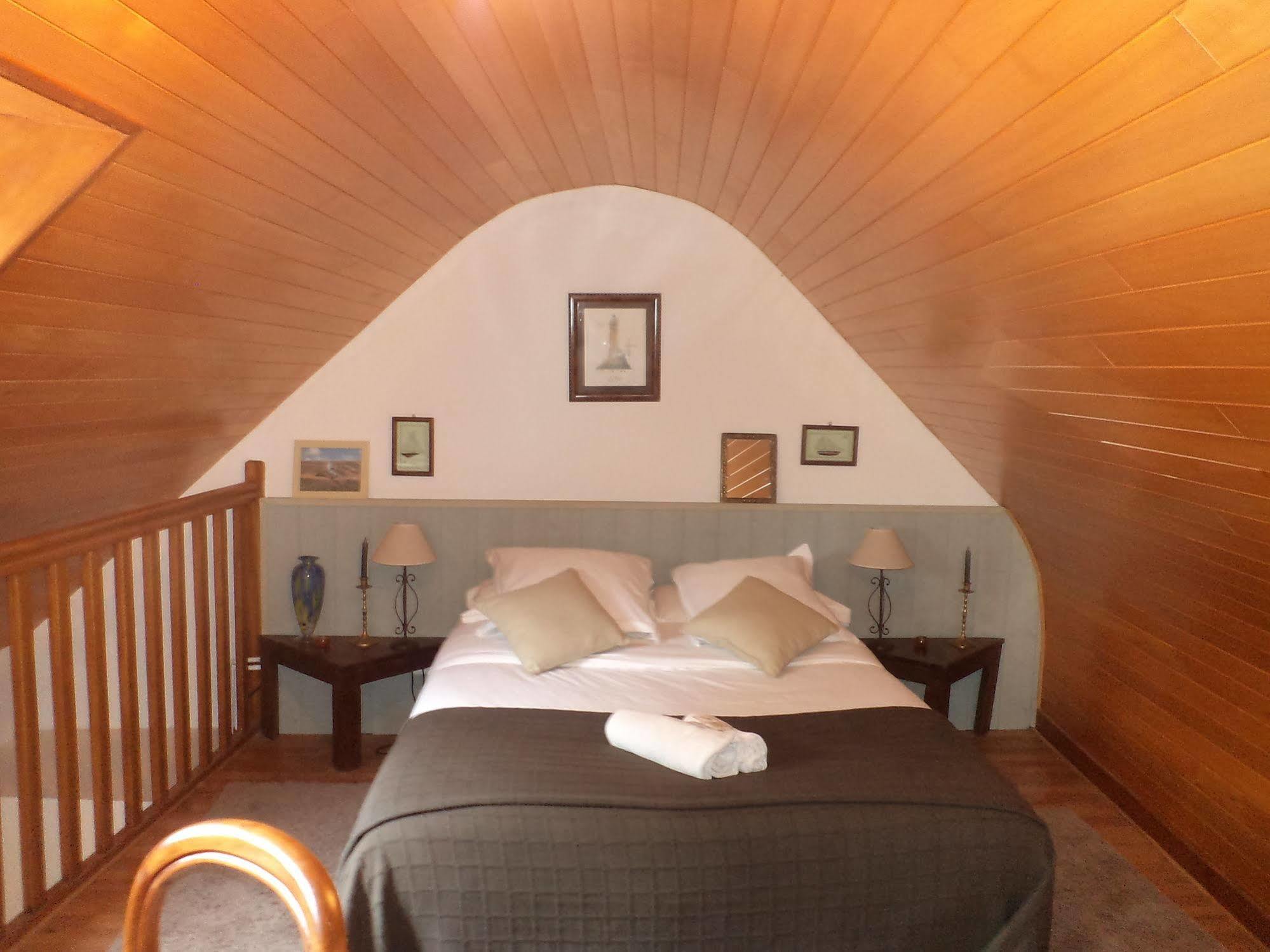 La Ferme De Kerraoul Bed & Breakfast Combrit ภายนอก รูปภาพ